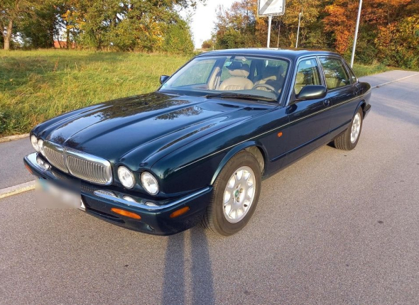 Jaguar XJ8